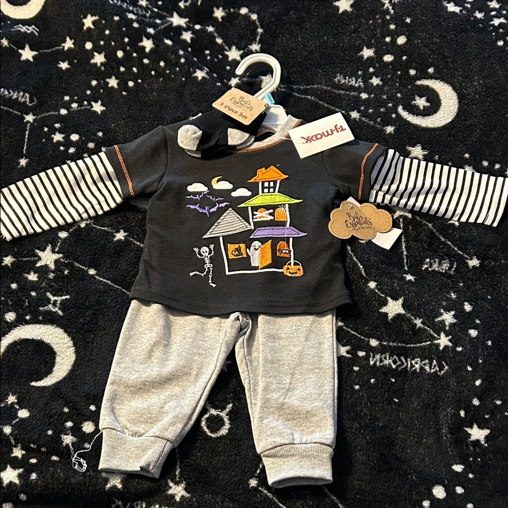 NWT Halloween baby outfit haunted house 3-6m